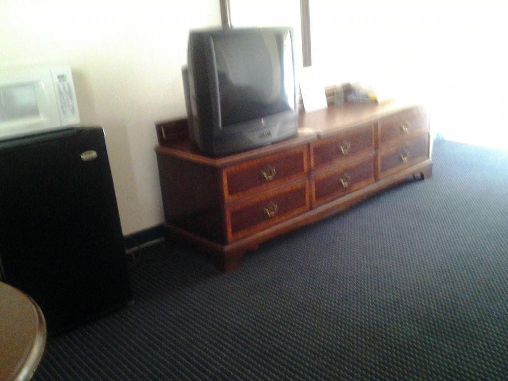 Budget Inn Tulare Room photo